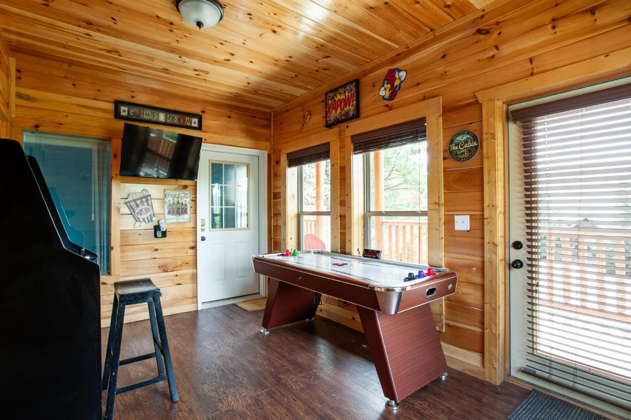 Poolin Around With Private Hot Tub And Indoor Pool Holiday home *