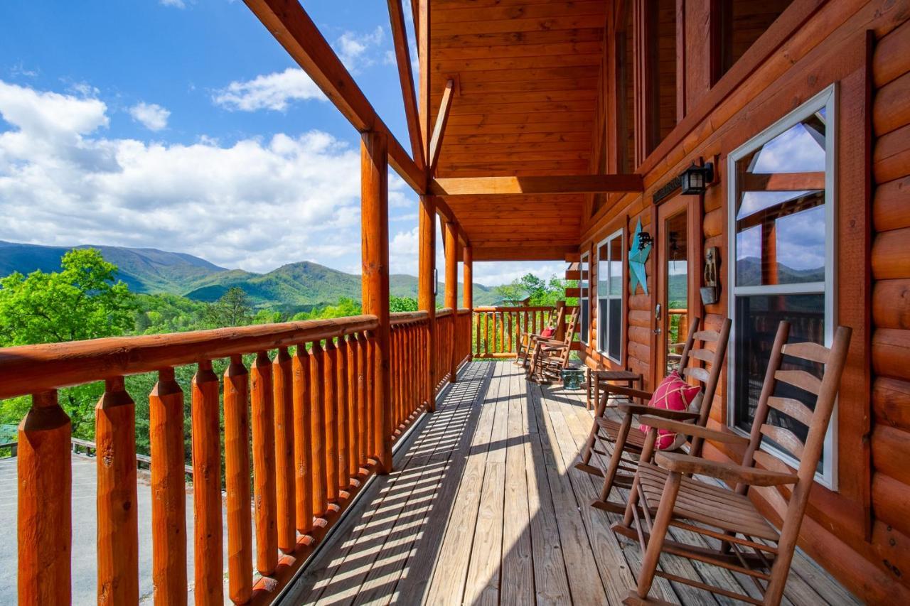 Poolin Around With Private Hot Tub And Indoor Pool Holiday home Pigeon Forge