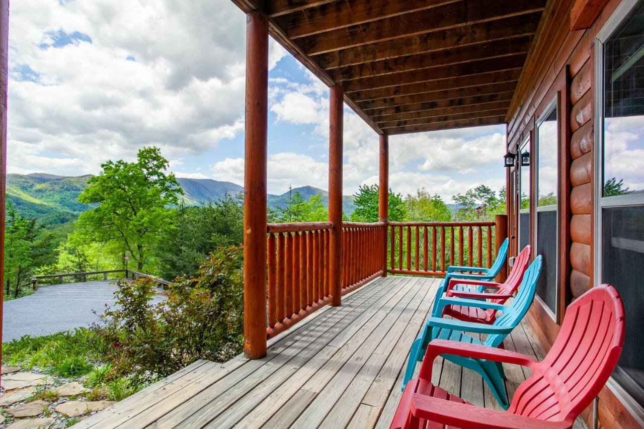 Poolin Around With Private Hot Tub And Indoor Pool Holiday home
