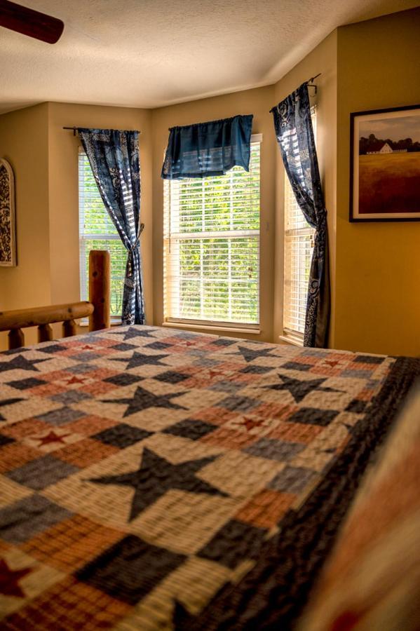 Holiday home High N Dry-quiet River Access Neighborhood, 1 Mile To Parkway, 5 Miles To Dollywood! Pigeon Forge