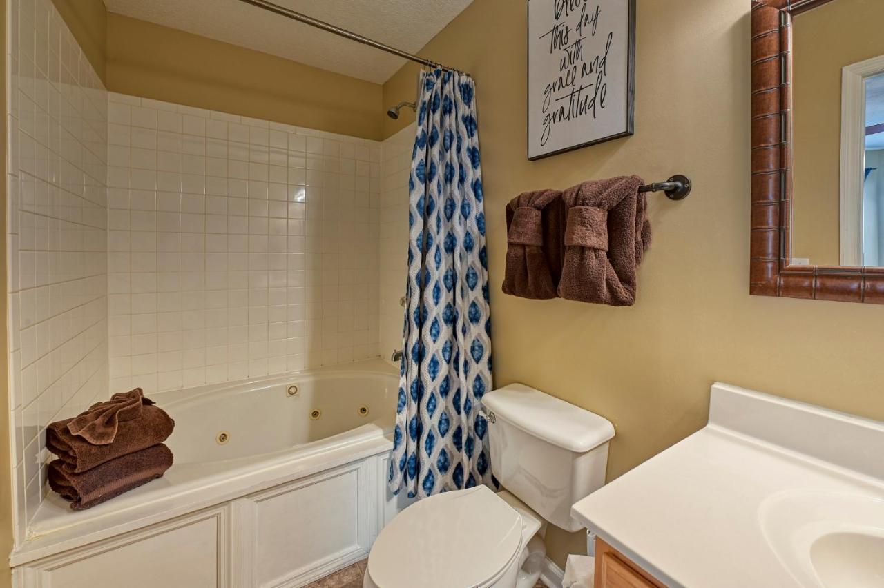 High N Dry-quiet River Access Neighborhood, 1 Mile To Parkway, 5 Miles To Dollywood! Holiday home