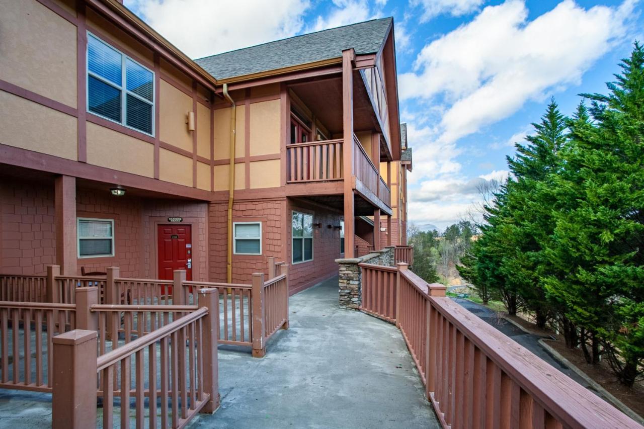 Higher Ground With Mountain And Golf View Holiday home *
