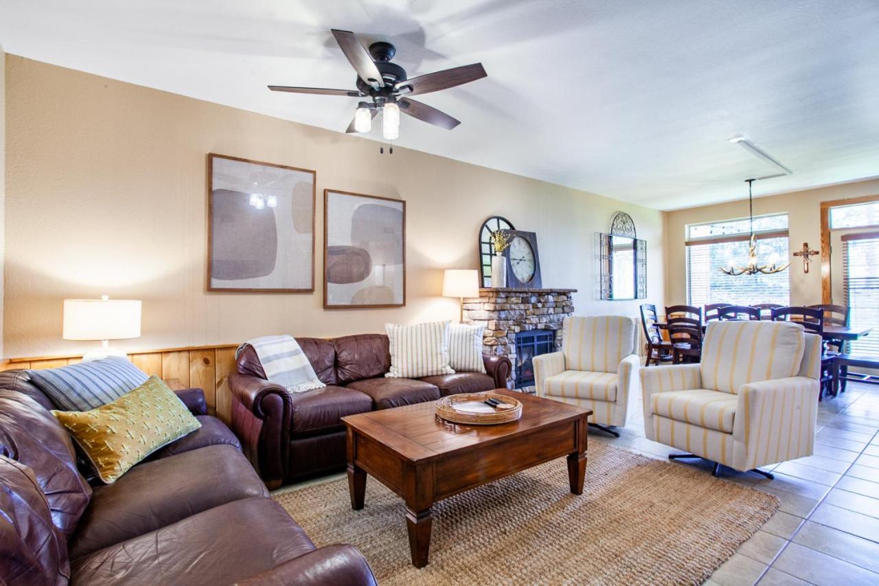 Higher Ground With Mountain And Golf View Holiday home Pigeon Forge