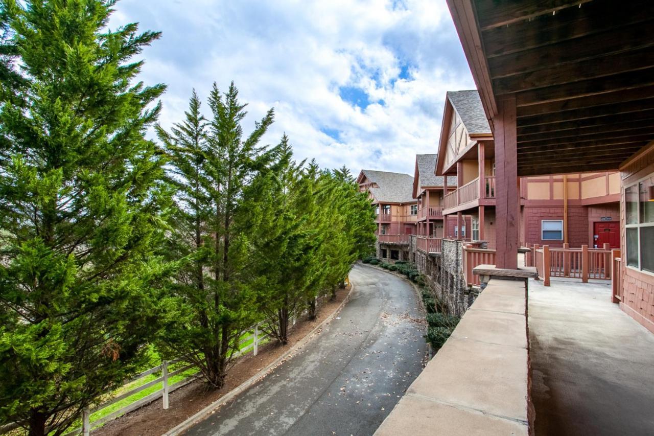 Higher Ground With Mountain And Golf View Pigeon Forge