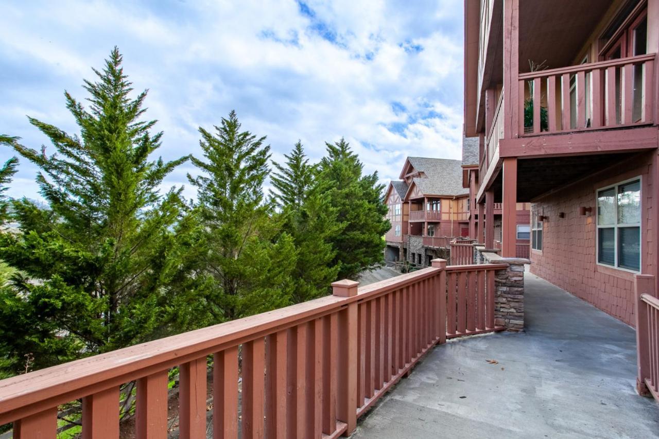 Higher Ground With Mountain And Golf View Holiday home *