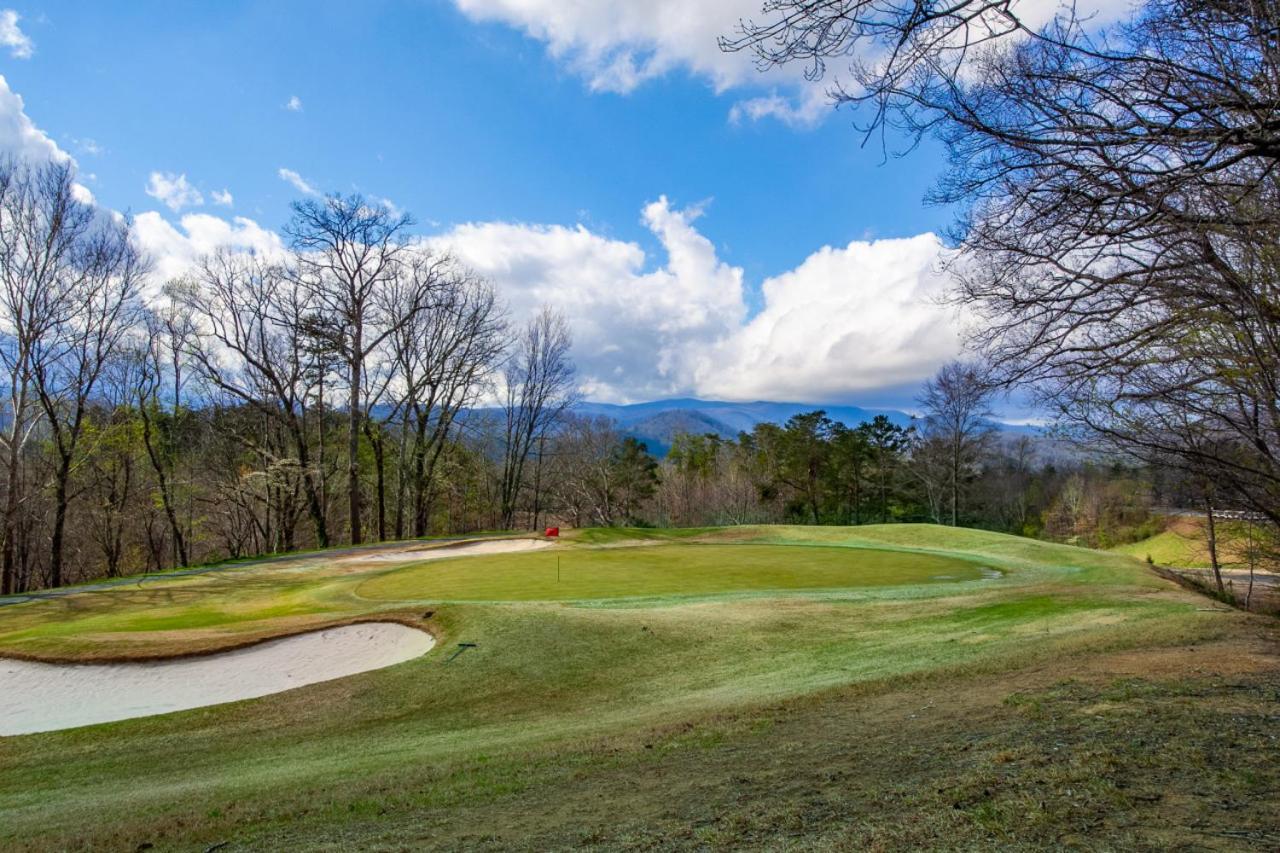 Higher Ground With Mountain And Golf View Holiday home Pigeon Forge