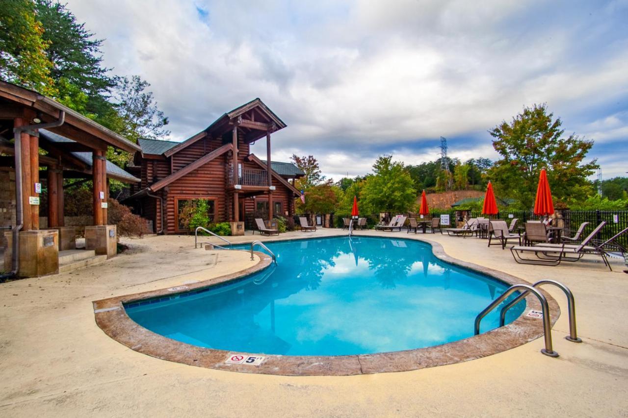 Higher Ground With Mountain And Golf View Holiday home Pigeon Forge