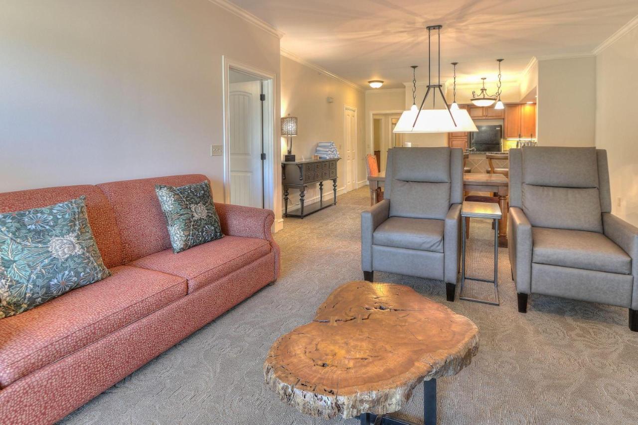 Hotel Riverstone & Pigeon Forge