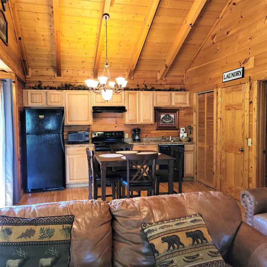 Skinny Dippin'-river Front- Free Tickets-dog Friendly * Pigeon Forge