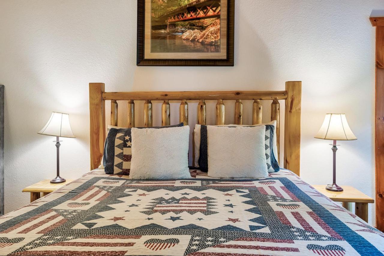 Grizzly Bears Resort - Luxury Cabin With Indoor Pool, Hot Tub, Theater, King Beds, Sleeps 16 In Heart Of Pigeon Forge Holiday home