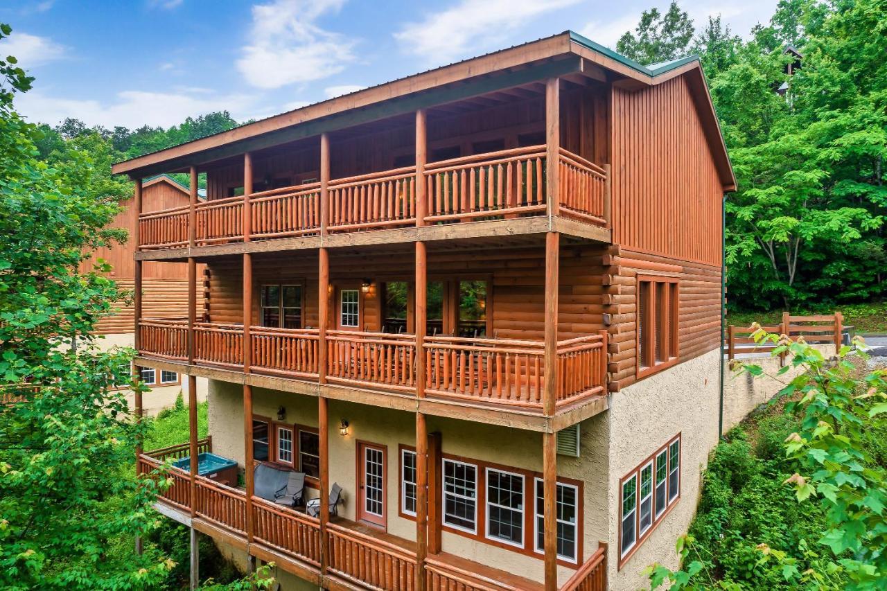 Grizzly Bears Resort - Luxury Cabin With Indoor Pool, Hot Tub, Theater, King Beds, Sleeps 16 In Heart Of Pigeon Forge