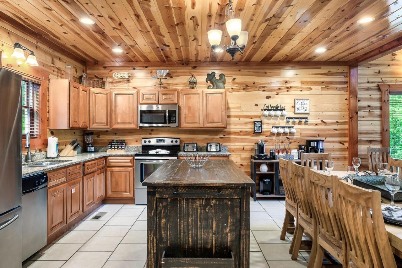 Grizzly Bears Resort - Luxury Cabin With Indoor Pool, Hot Tub, Theater, King Beds, Sleeps 16 In Heart Of Pigeon Forge Pigeon Forge