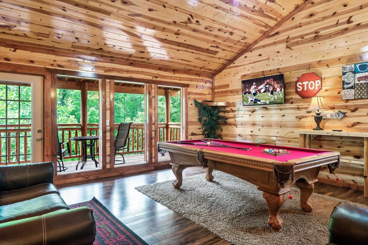 Grizzly Bears Resort - Luxury Cabin With Indoor Pool, Hot Tub, Theater, King Beds, Sleeps 16 In Heart Of Pigeon Forge Holiday home Pigeon Forge