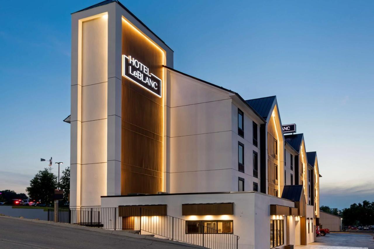Leblanc Western Signature Collection Pigeon Forge