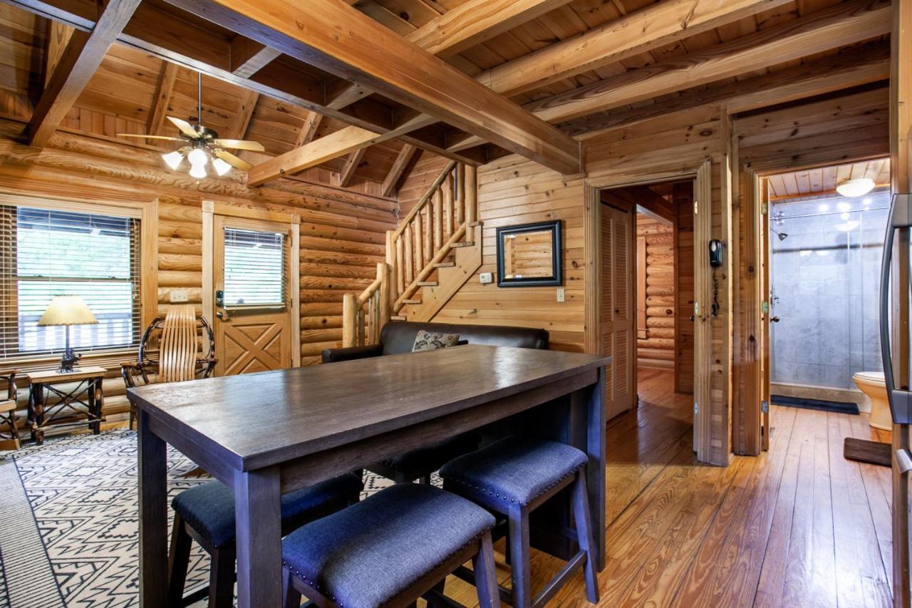 The Alpenhaus Hot Tub Game And Fireplace Holiday home Pigeon Forge