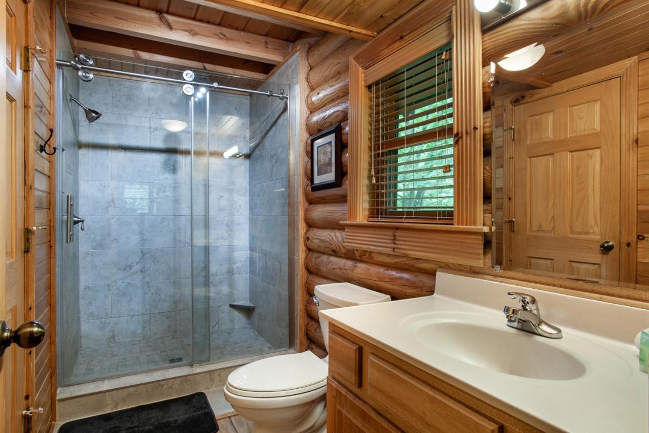 The Alpenhaus Hot Tub Game And Fireplace Holiday home Pigeon Forge