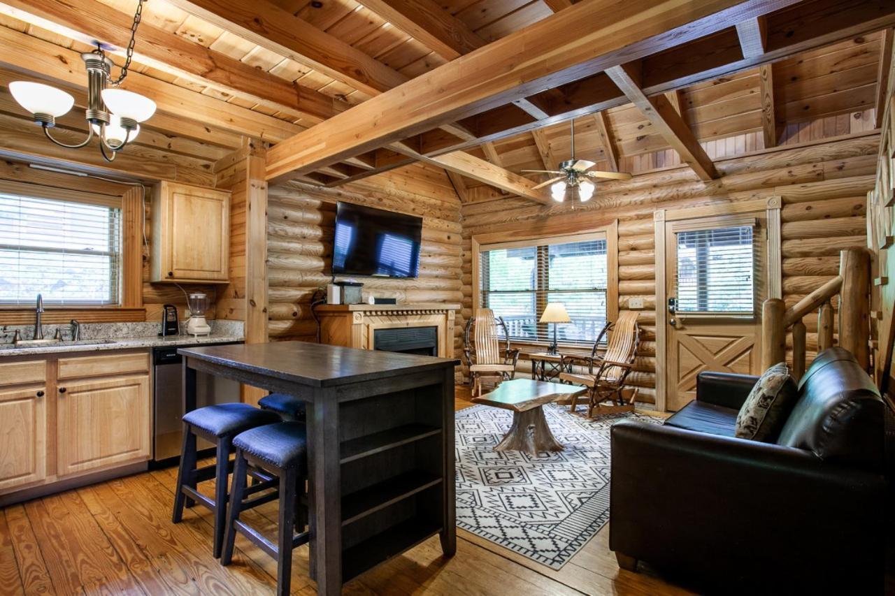 Holiday home The Alpenhaus Hot Tub Game And Fireplace Pigeon Forge
