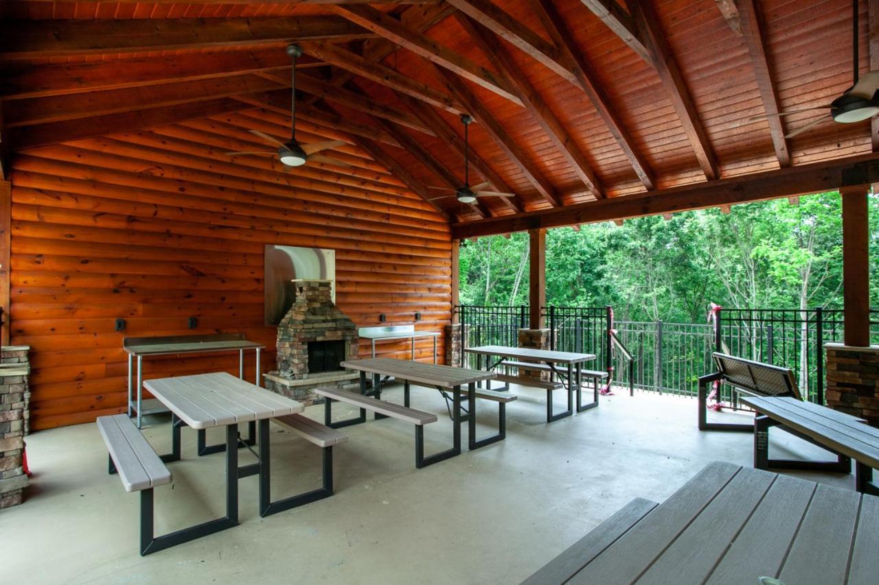 The Alpenhaus Hot Tub Game And Fireplace Holiday home Pigeon Forge