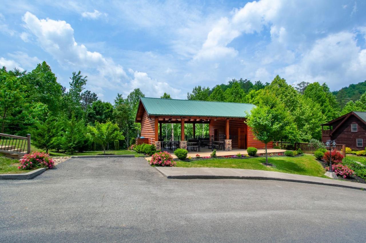 The Alpenhaus Hot Tub Game And Fireplace Holiday home Pigeon Forge