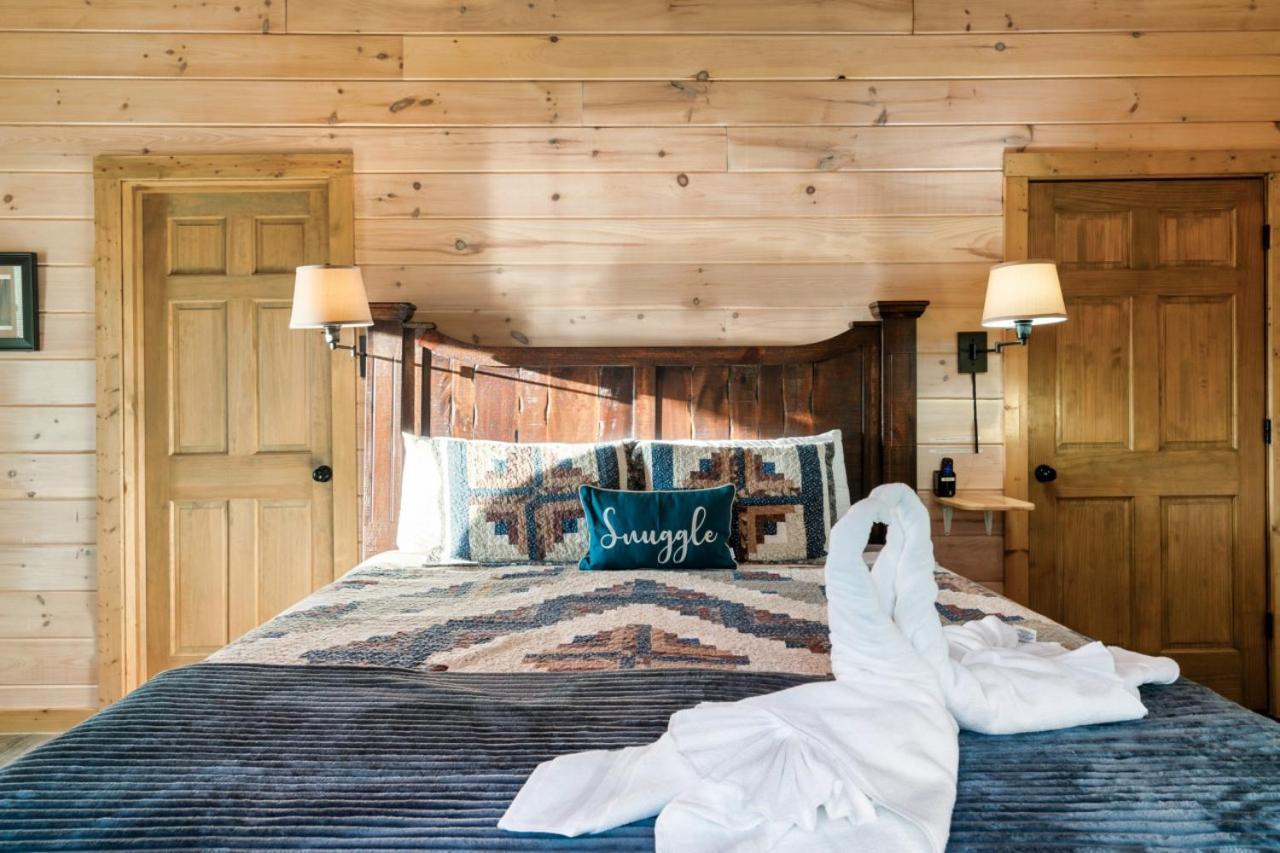 Spring Sale! 6br,theater,hottub,game,pet Friendly Holiday home