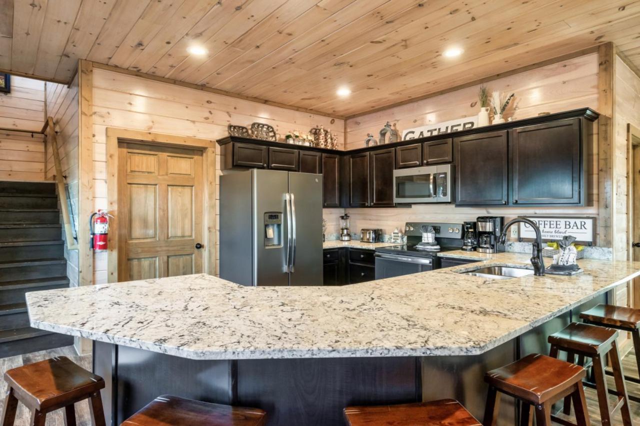 Spring Sale! 6br,theater,hottub,game,pet Friendly Holiday home *