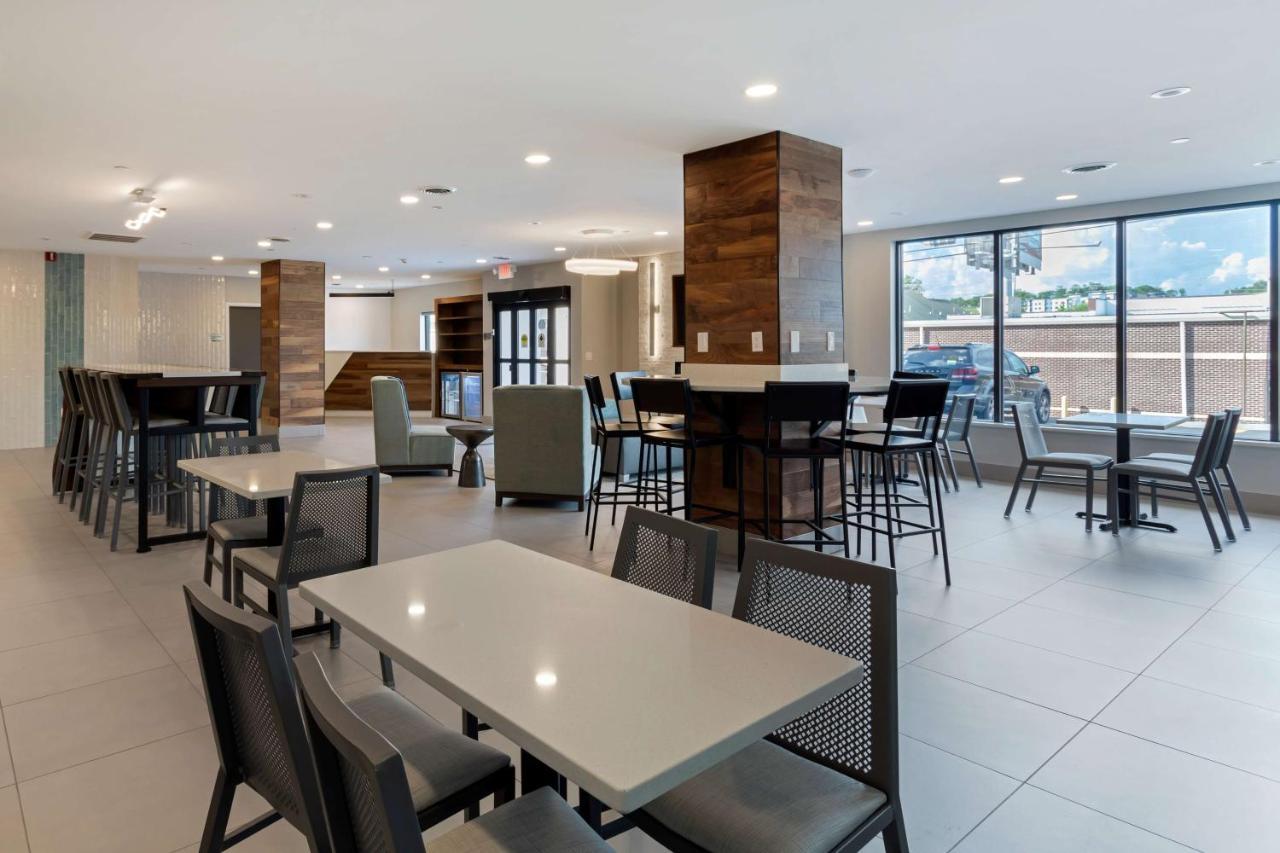 Hotel Leblanc Western Signature Collection
