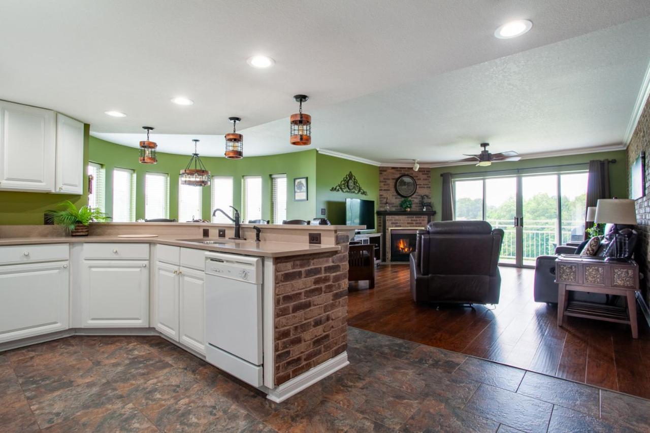 Penthouse Paradise - Fireplace And Mountain View Holiday home *