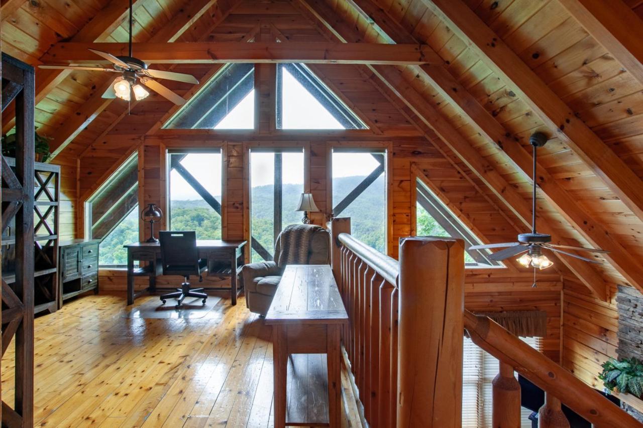 Rocky Retreat - Mtnview,communitypool,theaterroom Pigeon Forge