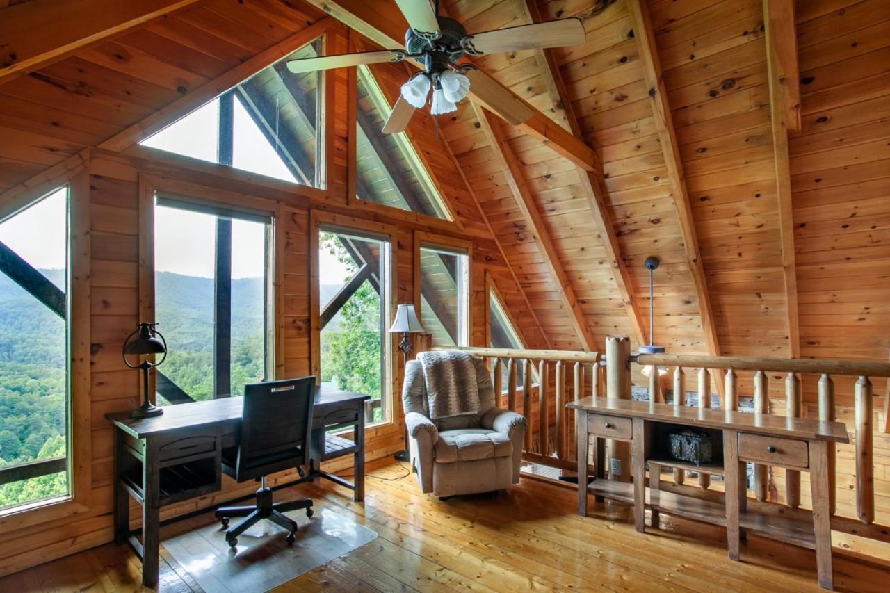 Rocky Retreat - Mtnview,communitypool,theaterroom Pigeon Forge
