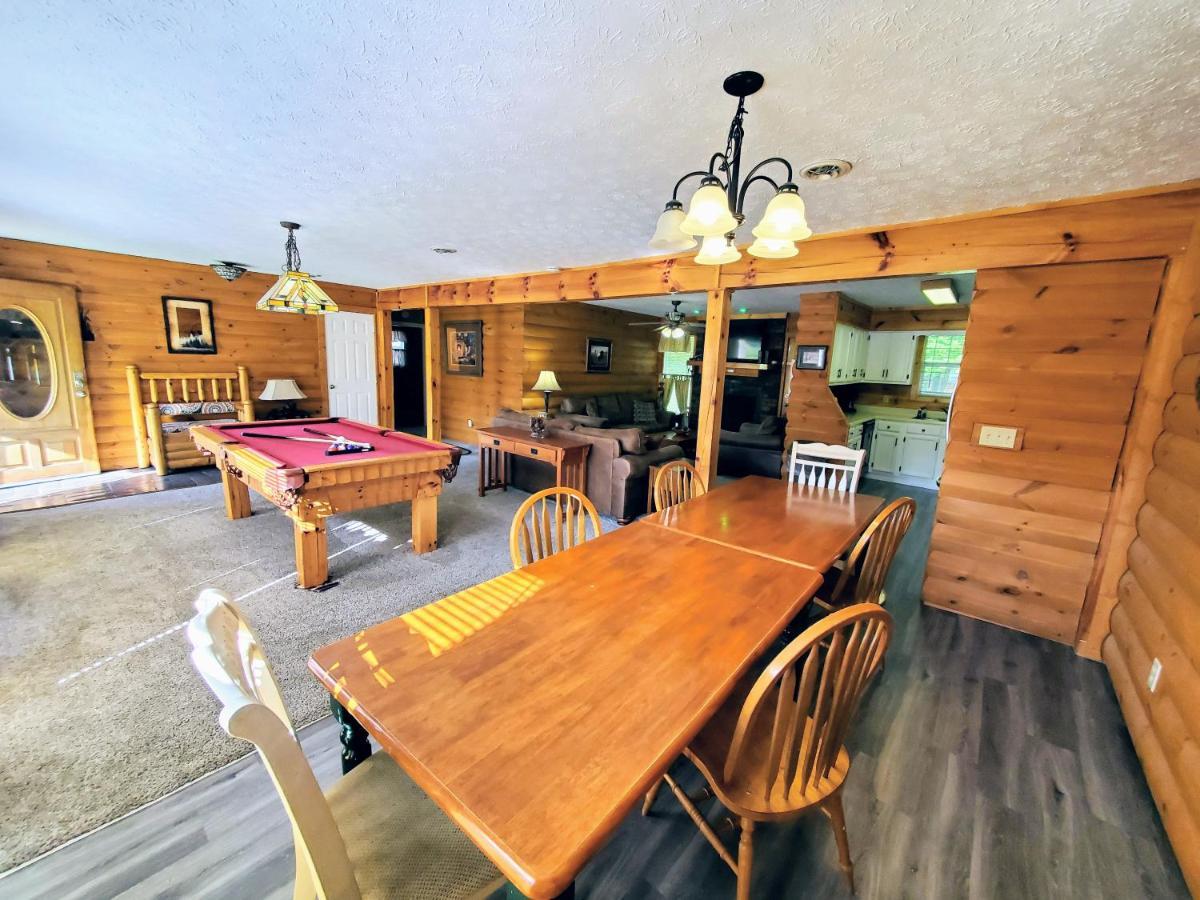 Hoot N Holler Chalet
