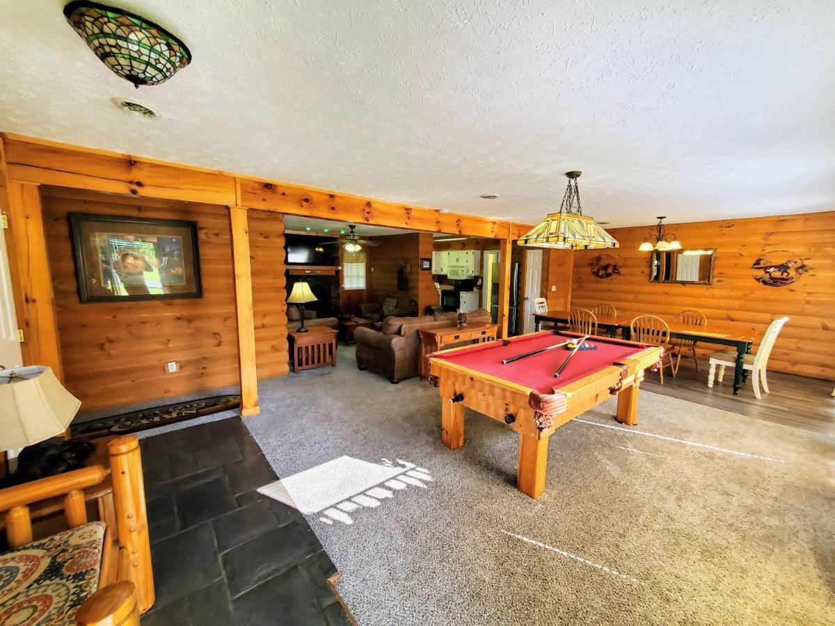Hoot N Holler Chalet *