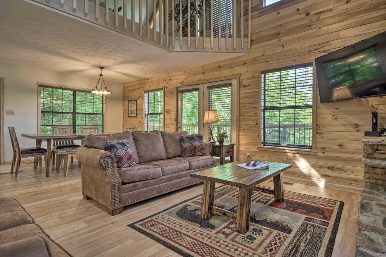 Holiday home Rustic With Private Hot Tub!