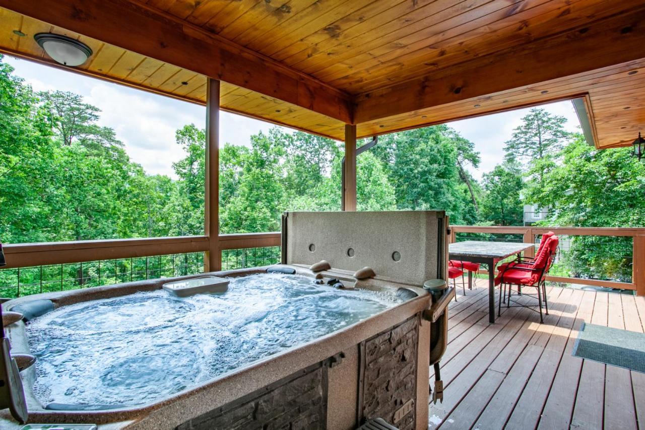 Holiday home Pine Cove - Hot Tub, Game Room, Theater Pigeon Forge