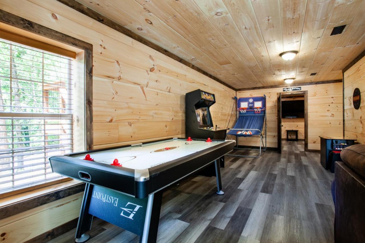 Pine Cove - Hot Tub, Game Room, Theater * Pigeon Forge