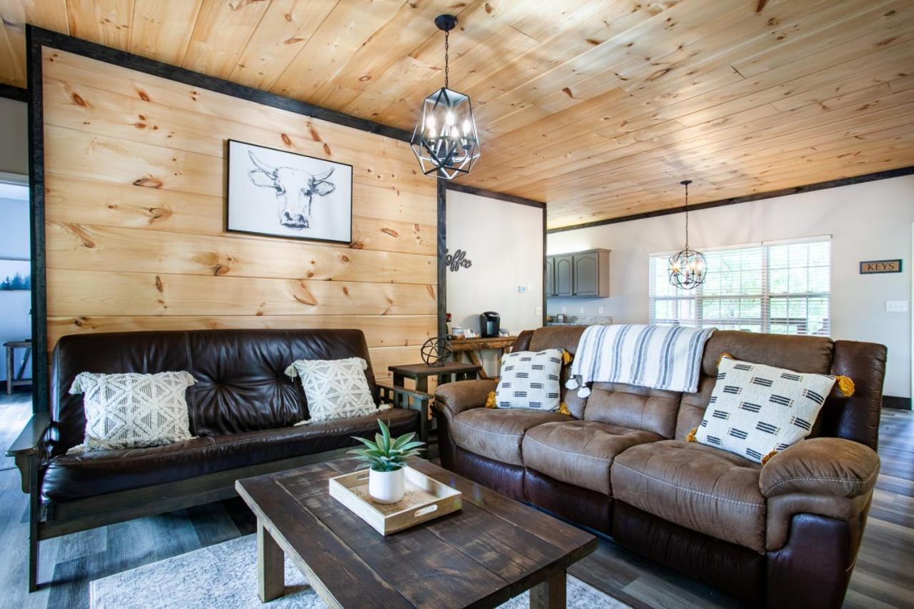 Pine Cove - Hot Tub, Game Room, Theater Pigeon Forge
