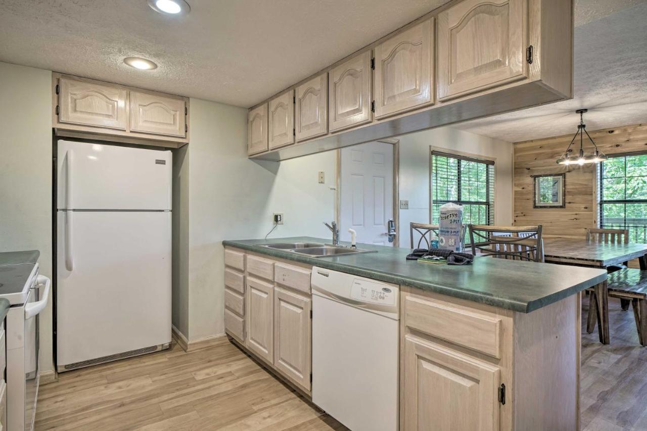 Rustic With Private Hot Tub! * Pigeon Forge