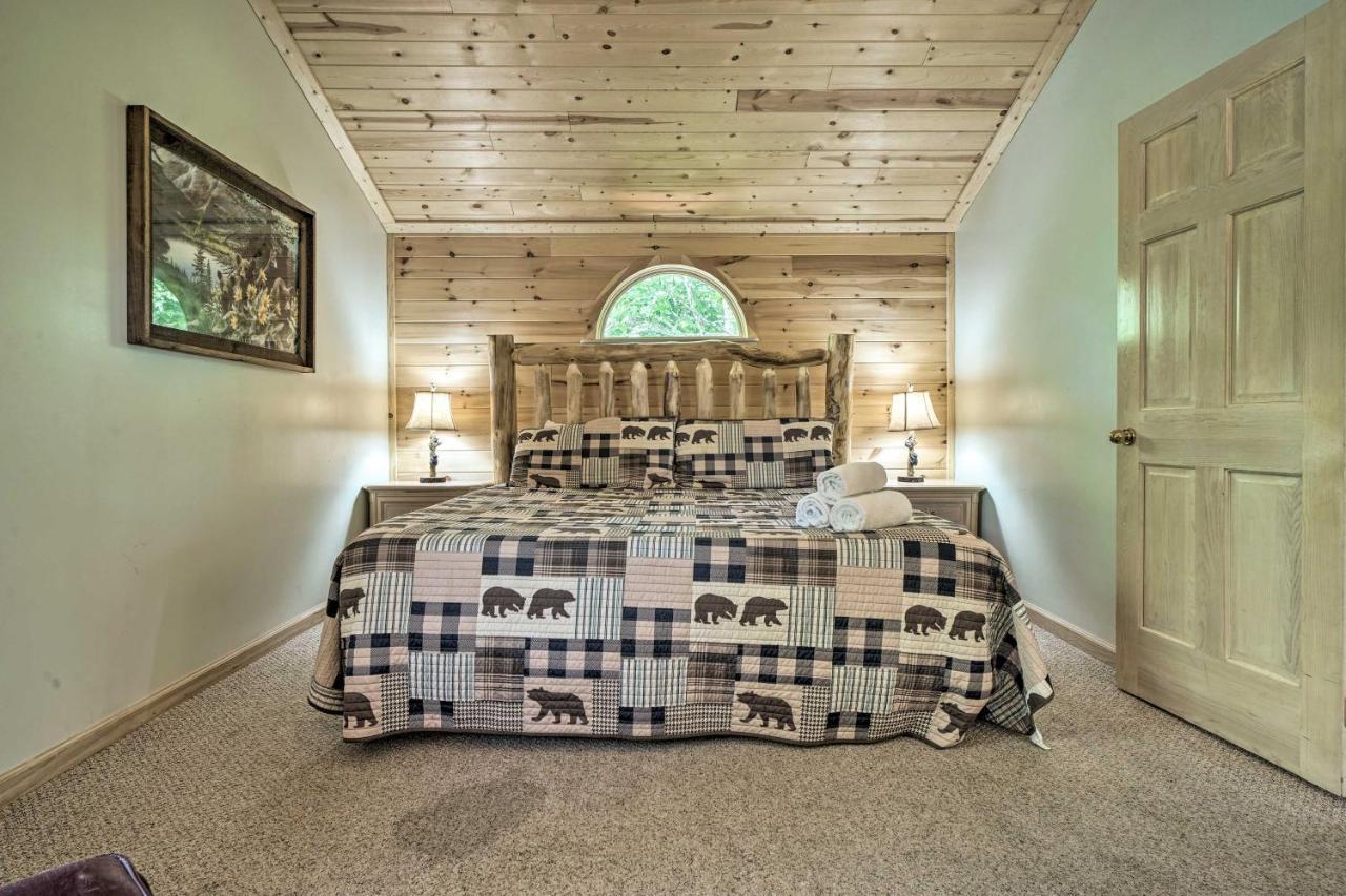 Rustic With Private Hot Tub! Holiday home