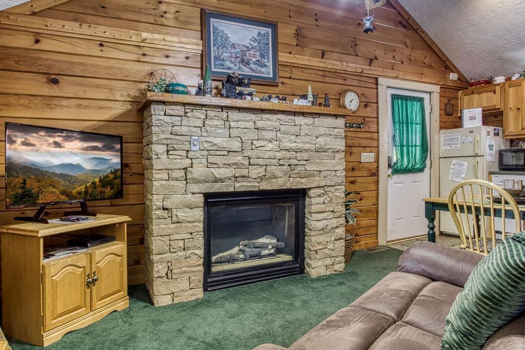 Apartment Forever Yours, Hot Tub, 1089 Of Free Attraction Tickets For Each Paid Day, Dollywood And
