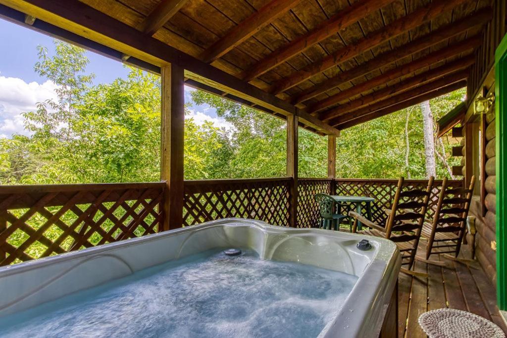 Apartment Forever Yours, Hot Tub, 1089 Of Free Attraction Tickets For Each Paid Day, Dollywood And *