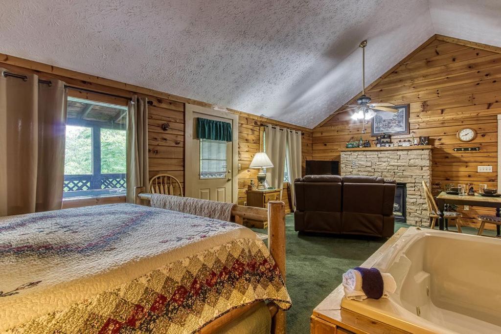 Apartment Forever Yours, Hot Tub, 1089 Of Free Attraction Tickets For Each Paid Day, Dollywood And *