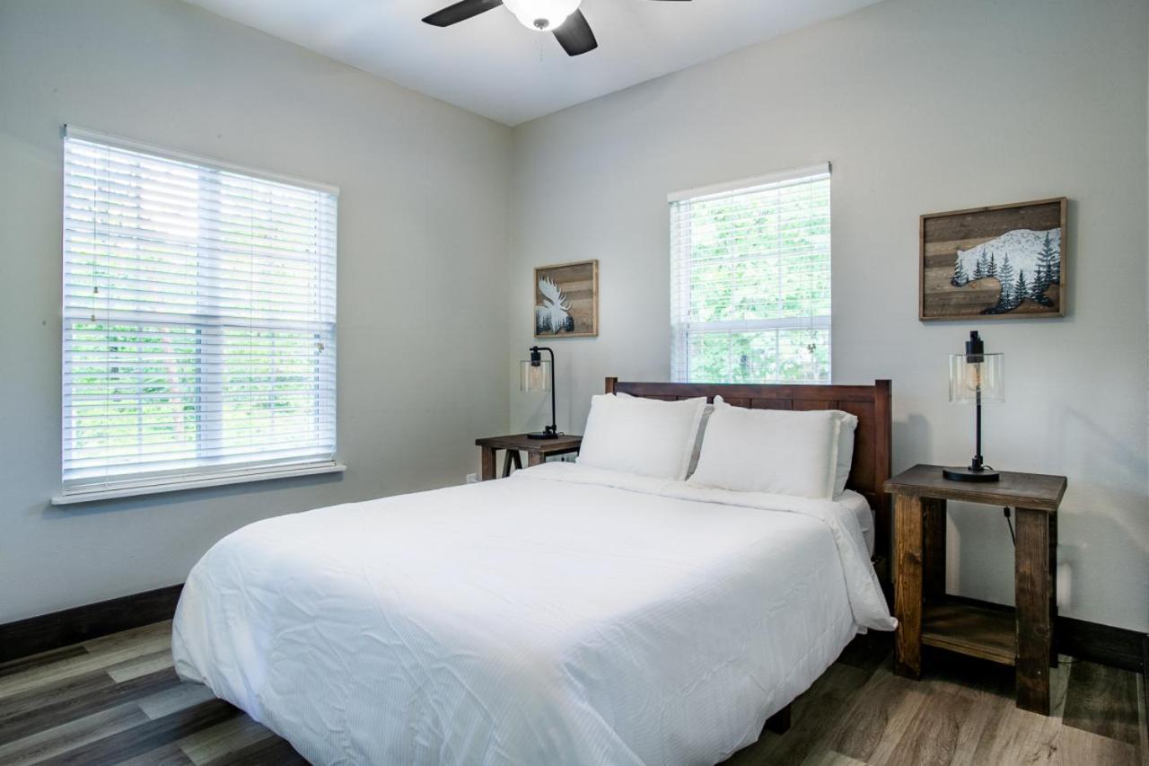 Pine Cove - Hot Tub, Game Room, Theater Holiday home