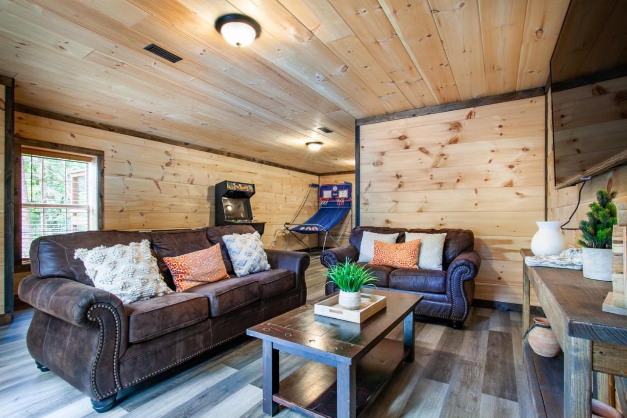 Pine Cove - Hot Tub, Game Room, Theater Holiday home