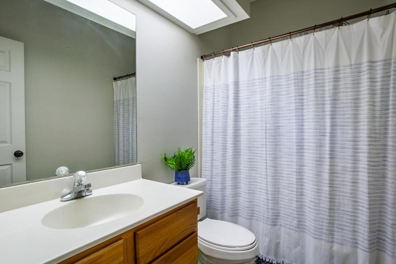 Holiday home Pine Cove - Hot Tub, Game Room, Theater *