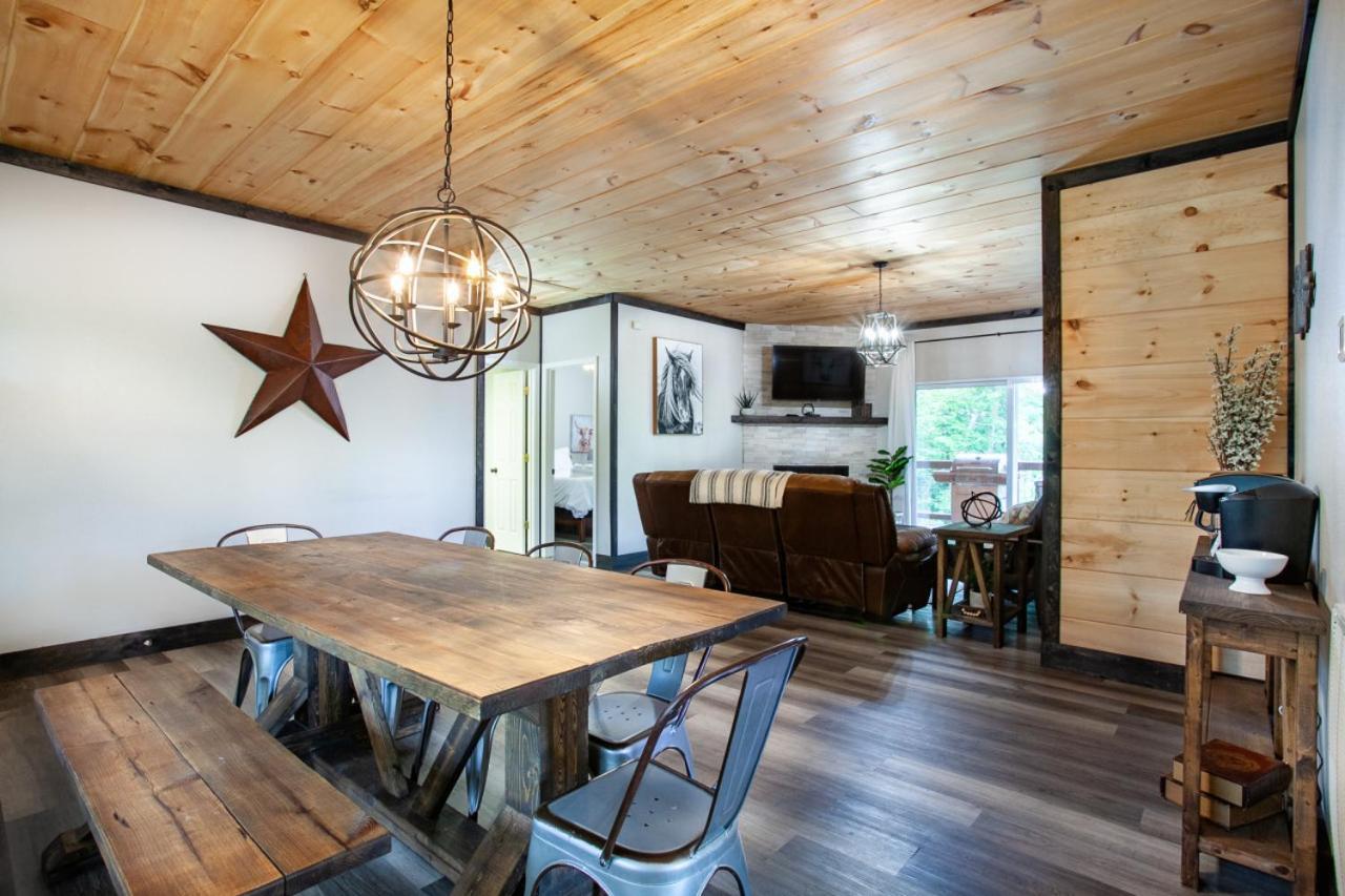 Pine Cove - Hot Tub, Game Room, Theater Holiday home *