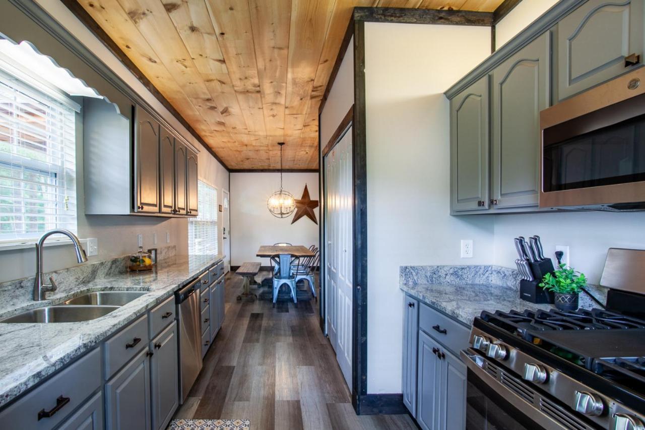 Pine Cove - Hot Tub, Game Room, Theater Holiday home Pigeon Forge