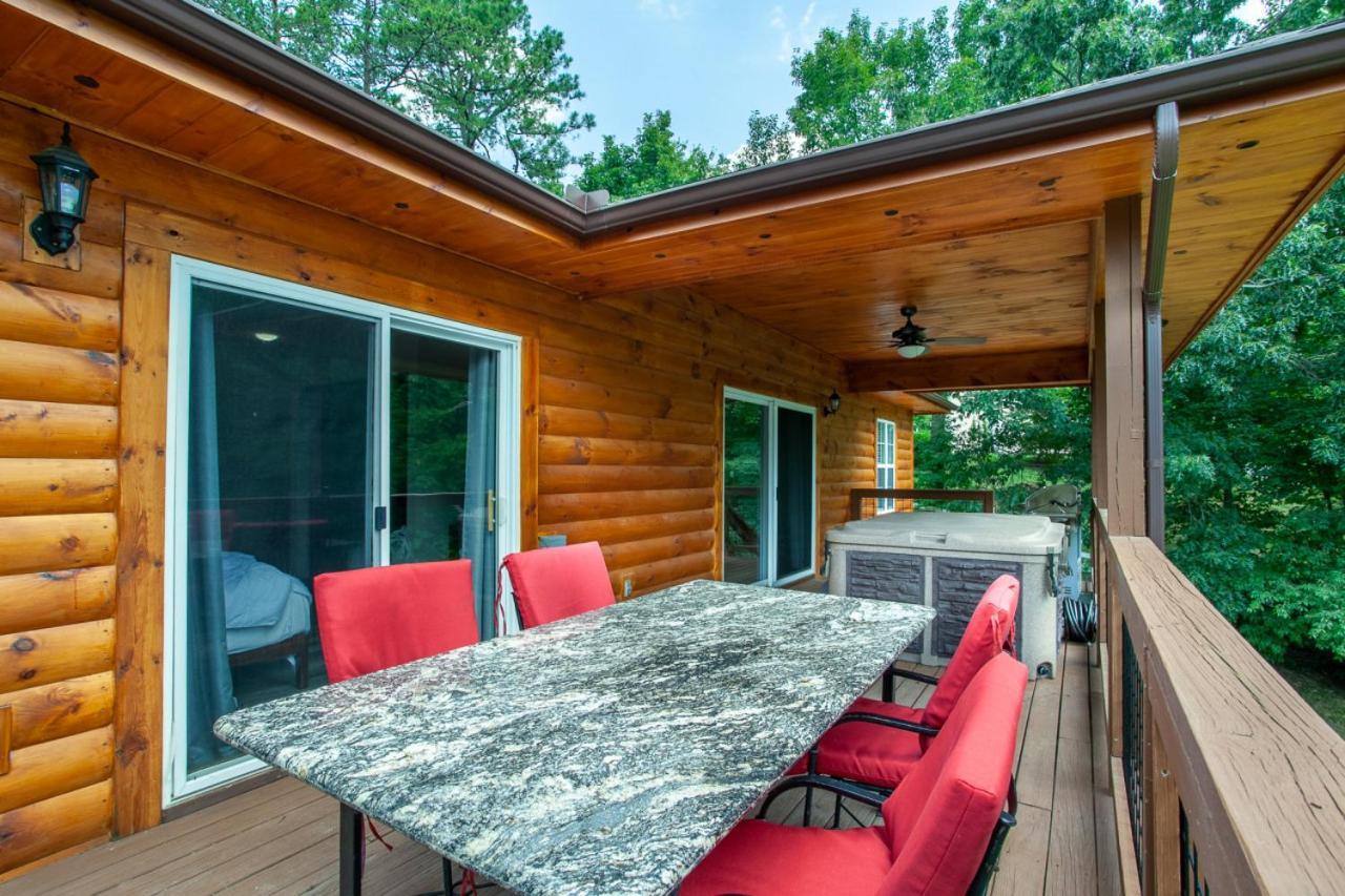 Pine Cove - Hot Tub, Game Room, Theater * Pigeon Forge