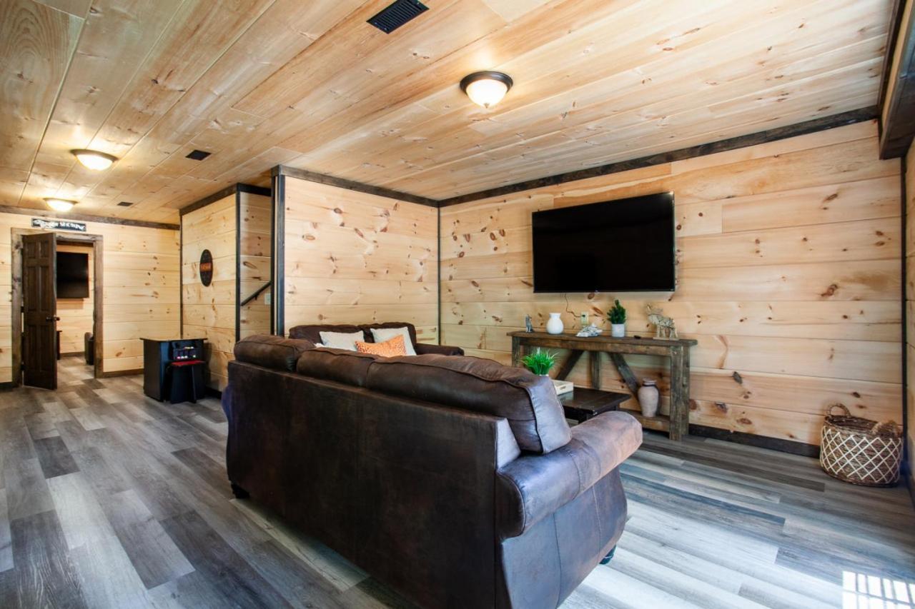 Holiday home Pine Cove - Hot Tub, Game Room, Theater