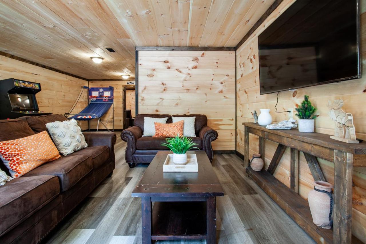 Holiday home Pine Cove - Hot Tub, Game Room, Theater Pigeon Forge