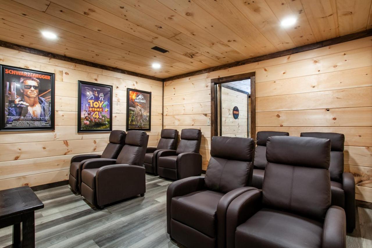 Pine Cove - Hot Tub, Game Room, Theater Holiday home *