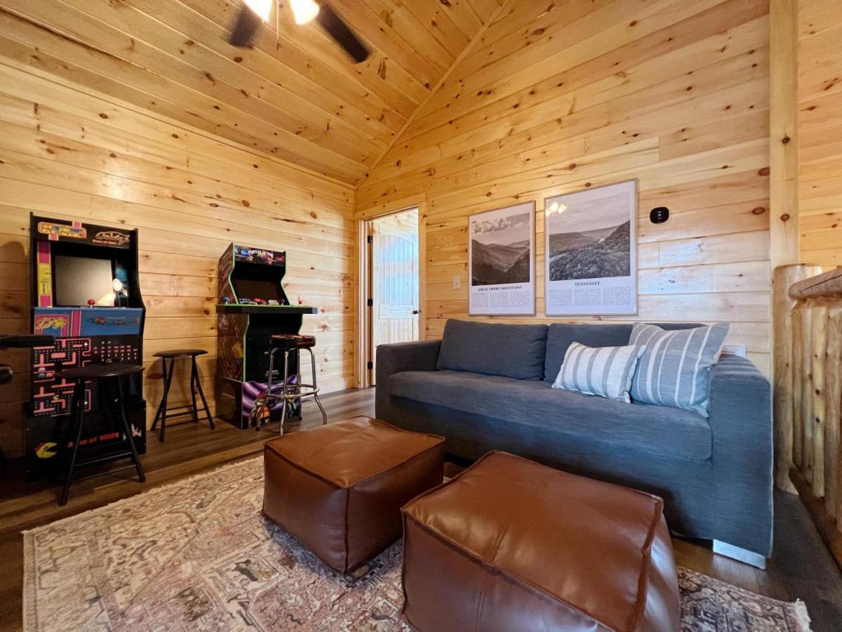 Sweet Tea Timber Indoor Pool Hot Tub * Pigeon Forge